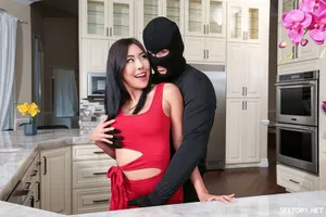 Cậu trai kính cận ngây ngô và lần đầu cởi áo mối tình đầu… siêu phẩm