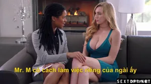 Một cô gái dễ thương với vẻ ngoài và tính tình ngọt ngào đang quan hệ tình dục. Cô ấy có dáng người mảnh khảnh và đi tất đen. Cô ấy đang thổi kèn, ngồi lên và rên rỉ...