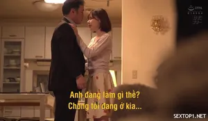 Người mẫu trẻ hàng đầu mới nổi đã bị anh chàng xăm hình tàn phá. Cô ấy có một thân hình gợi cảm và một cái "của quý" lớn trong tư thế quan hệ 69 bằng miệng, và để cho anh chàng liếm lồn mình. Cô ấy bị tàn phá ở nhiều tư thế và biểu cảm của cô ấy thật là dâm đãng...